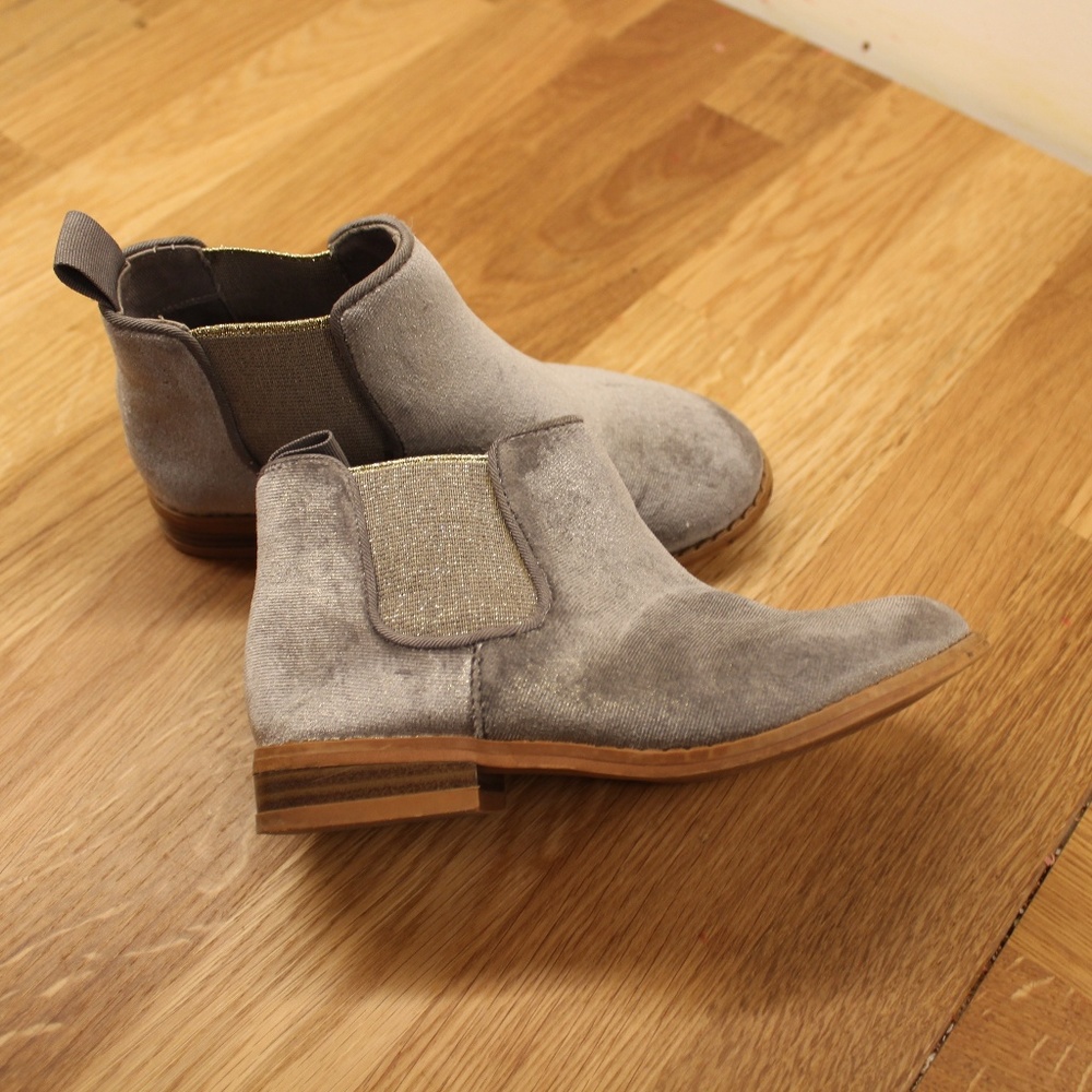 Zara Girls Silver Velvet Booties Size 28 (Size 11)